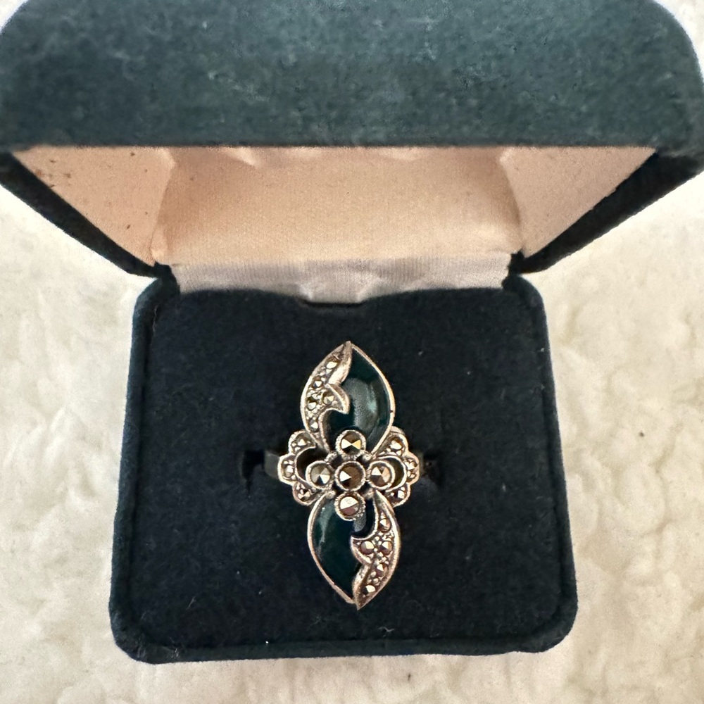 VINTAGE 925 SILVER ART DECO ELONGATED GREEN ONYX MARCASITE FLOWER